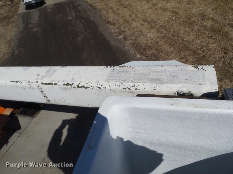 image for item DZ9277 2000 GMC C7500 bucket truck