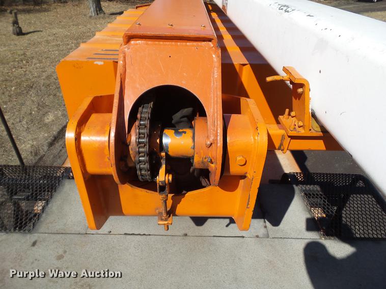 image for item DZ9277 2000 GMC C7500 bucket truck