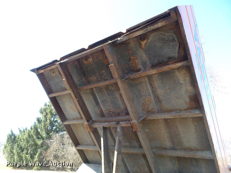 image for item DZ9277 2000 GMC C7500 bucket truck