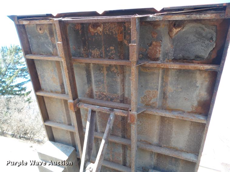 image for item DZ9277 2000 GMC C7500 bucket truck