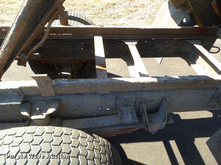 image for item DZ9277 2000 GMC C7500 bucket truck