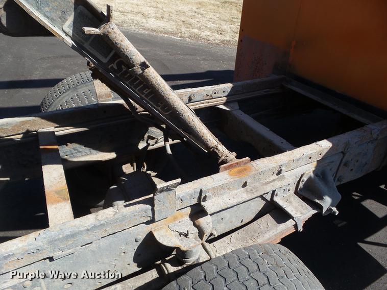 image for item DZ9277 2000 GMC C7500 bucket truck