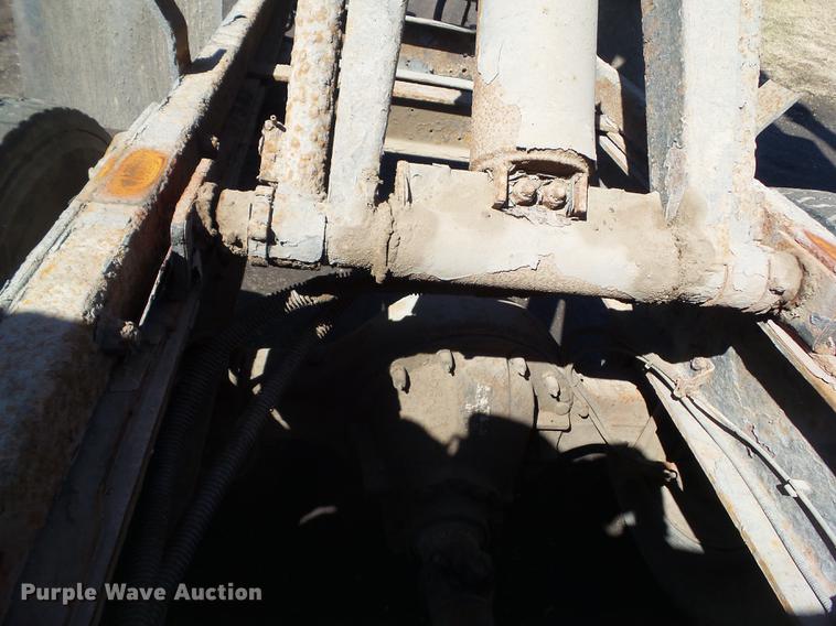 image for item DZ9277 2000 GMC C7500 bucket truck