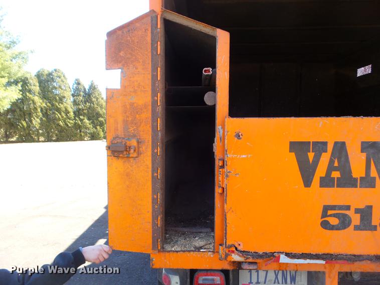 image for item DZ9277 2000 GMC C7500 bucket truck