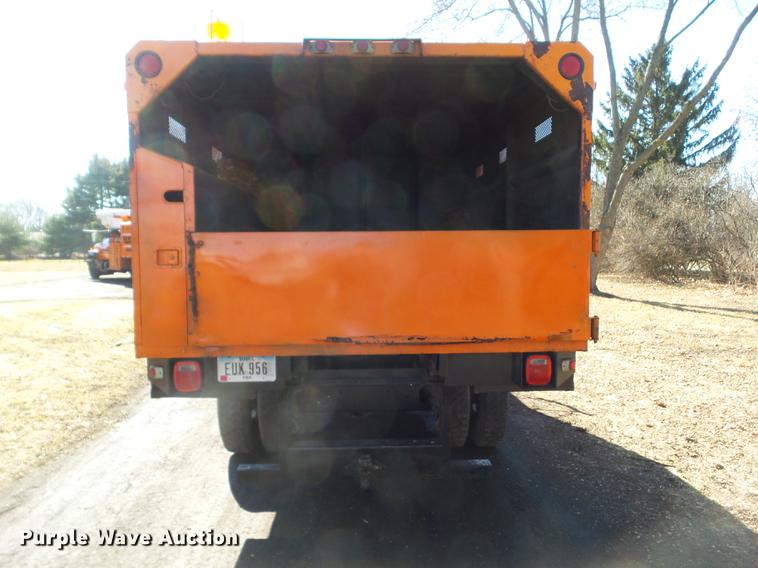 image for item DZ9278 1998 GMC C6500 chip bed truck