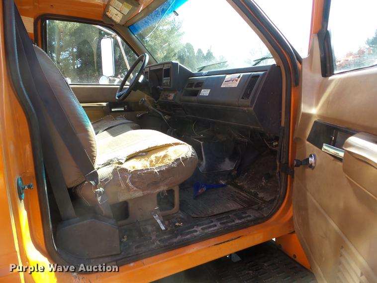 image for item DZ9278 1998 GMC C6500 chip bed truck