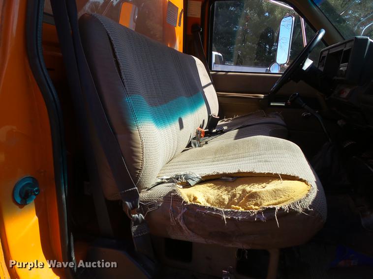 image for item DZ9278 1998 GMC C6500 chip bed truck