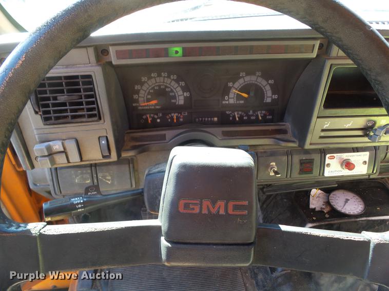 image for item DZ9278 1998 GMC C6500 chip bed truck