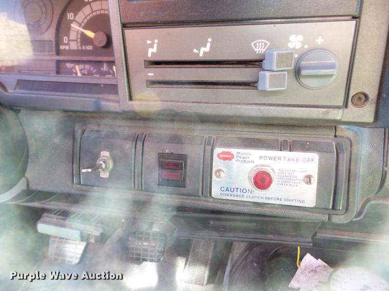 image for item DZ9278 1998 GMC C6500 chip bed truck