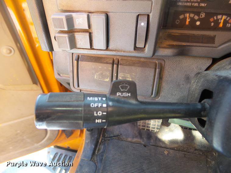 image for item DZ9278 1998 GMC C6500 chip bed truck