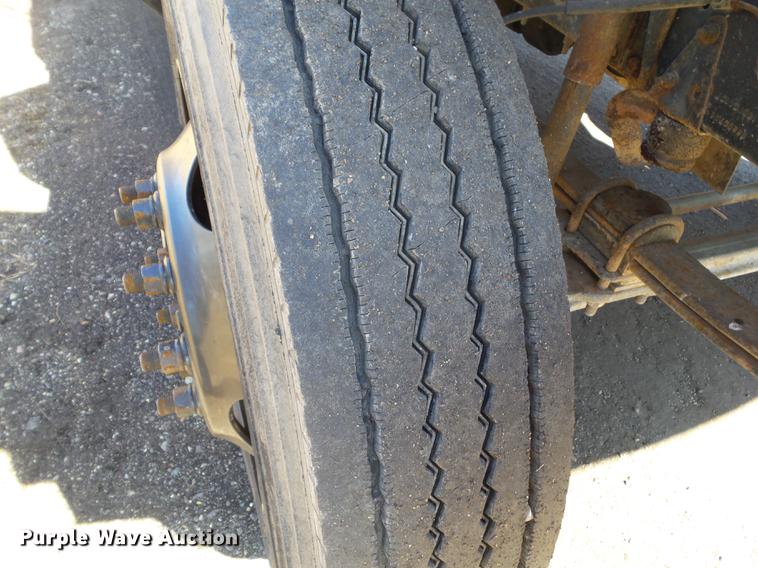 image for item DZ9278 1998 GMC C6500 chip bed truck