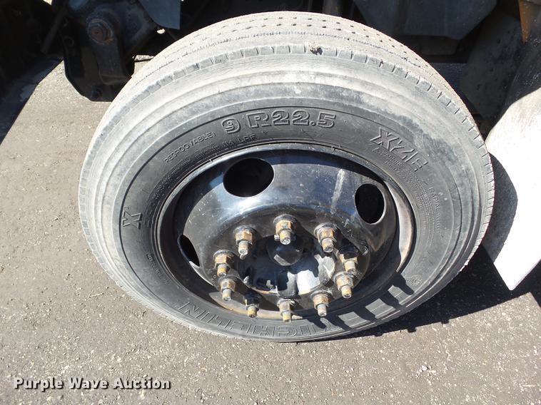 image for item DZ9278 1998 GMC C6500 chip bed truck