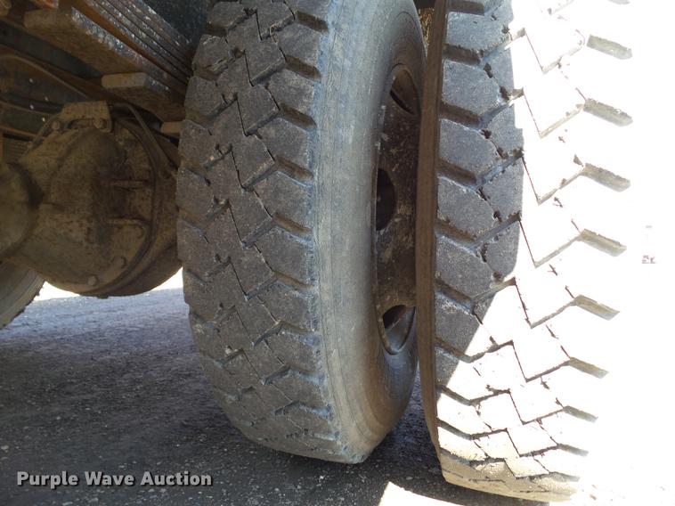 image for item DZ9278 1998 GMC C6500 chip bed truck