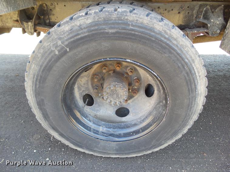 image for item DZ9278 1998 GMC C6500 chip bed truck