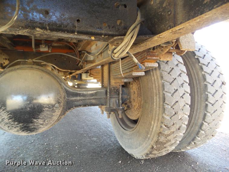 image for item DZ9278 1998 GMC C6500 chip bed truck