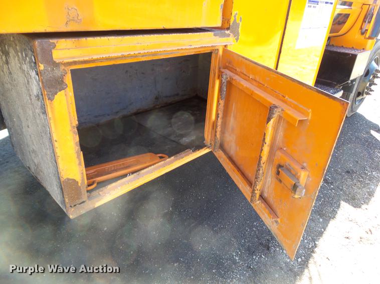 image for item DZ9278 1998 GMC C6500 chip bed truck