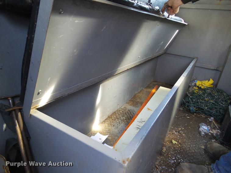 image for item DZ9278 1998 GMC C6500 chip bed truck