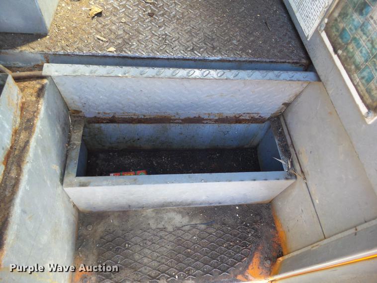 image for item DZ9278 1998 GMC C6500 chip bed truck