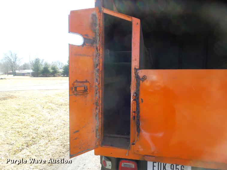 image for item DZ9278 1998 GMC C6500 chip bed truck