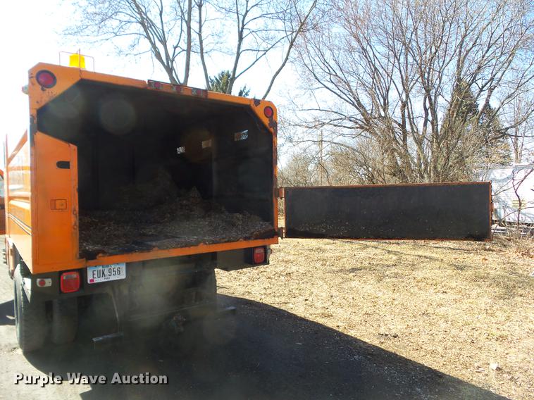 image for item DZ9278 1998 GMC C6500 chip bed truck