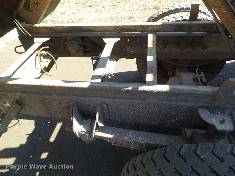 image for item DZ9278 1998 GMC C6500 chip bed truck