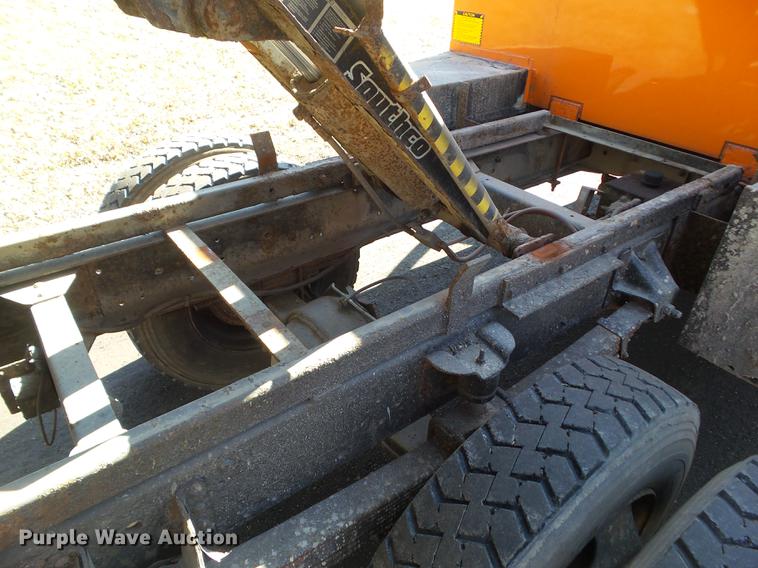 image for item DZ9278 1998 GMC C6500 chip bed truck