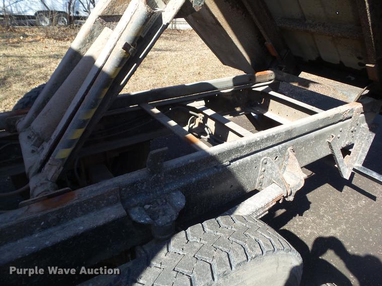 image for item DZ9278 1998 GMC C6500 chip bed truck