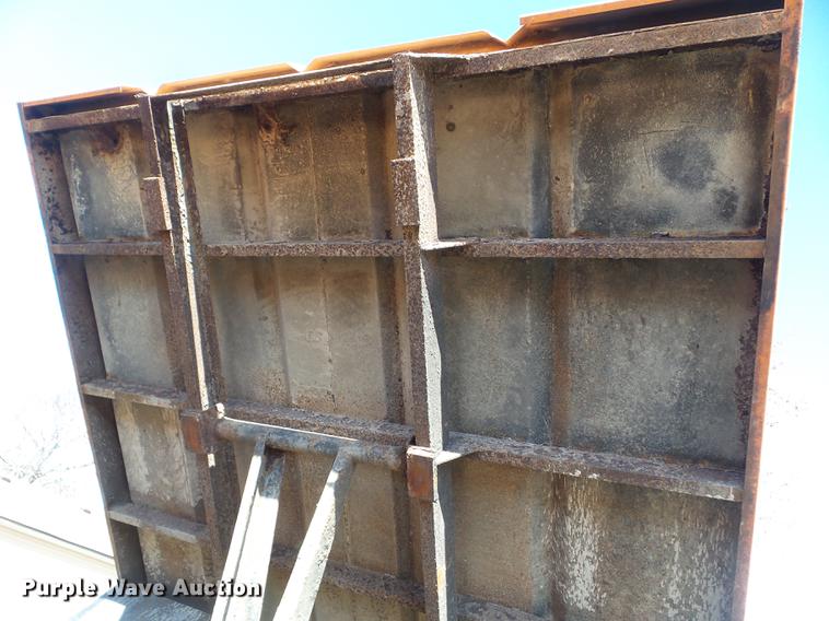 image for item DZ9278 1998 GMC C6500 chip bed truck