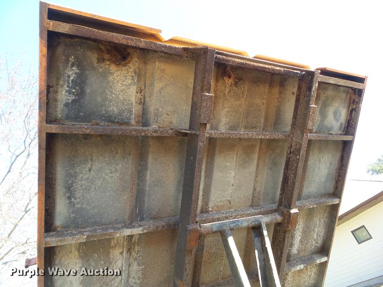 image for item DZ9278 1998 GMC C6500 chip bed truck