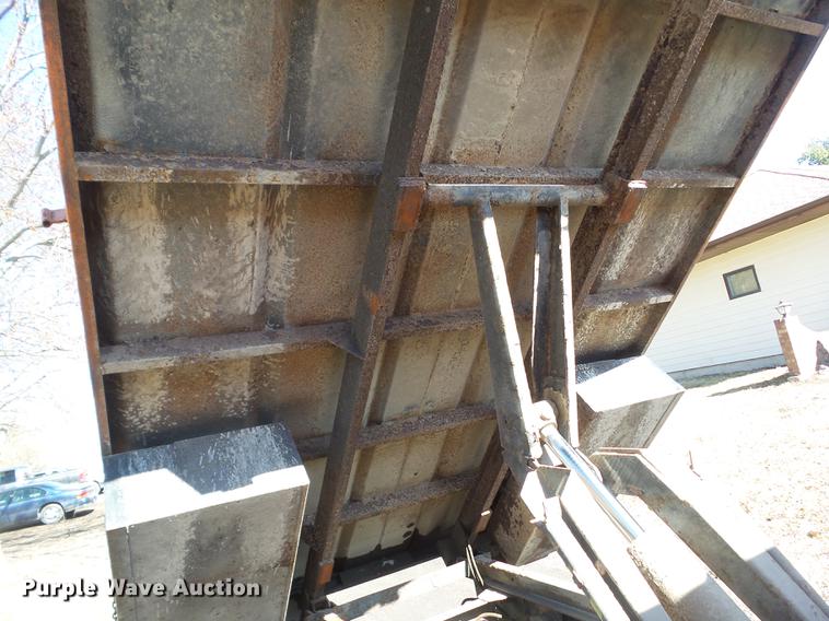 image for item DZ9278 1998 GMC C6500 chip bed truck