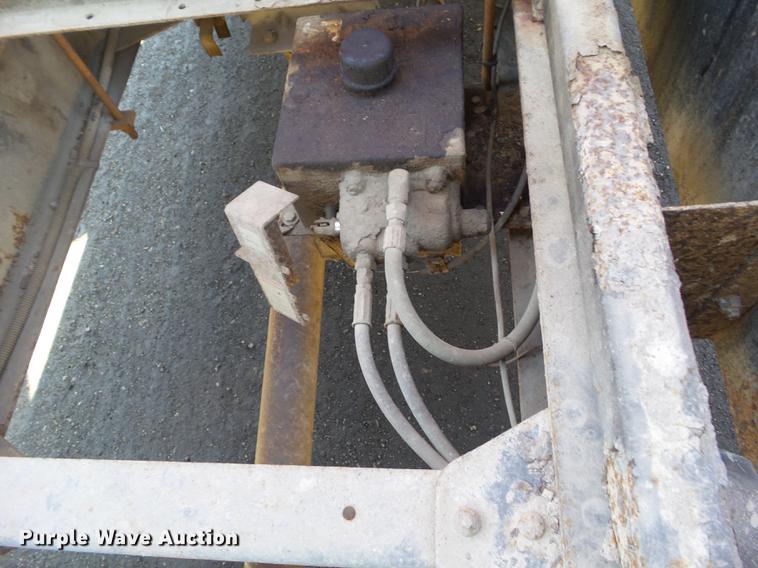 image for item DZ9278 1998 GMC C6500 chip bed truck