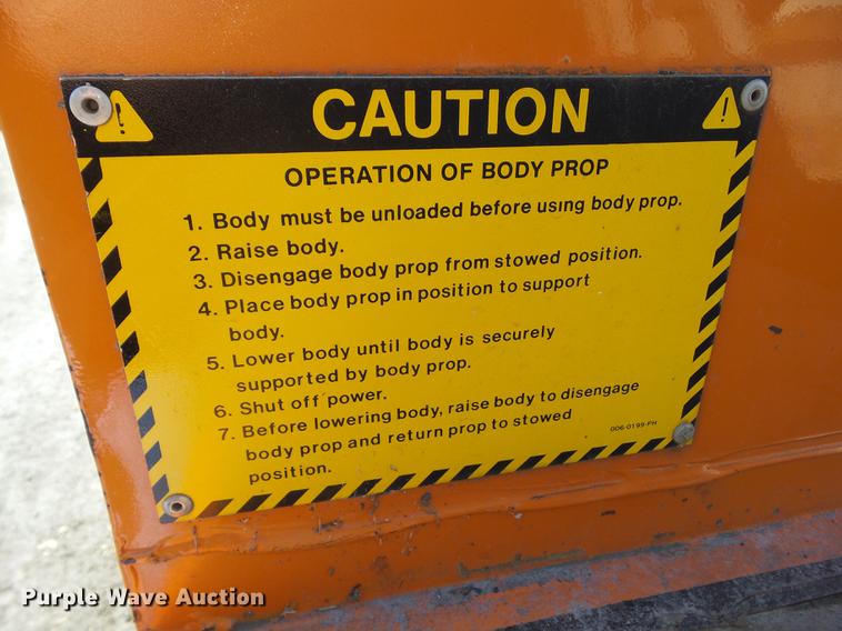 image for item DZ9278 1998 GMC C6500 chip bed truck