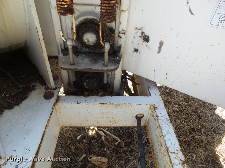 image for item DZ9279 2002 Wood Chuck W/C-17 wood chipper