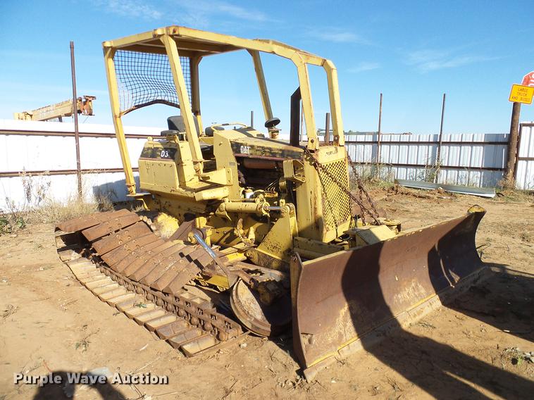 image for item DZ9758 Caterpillar D3 dozer