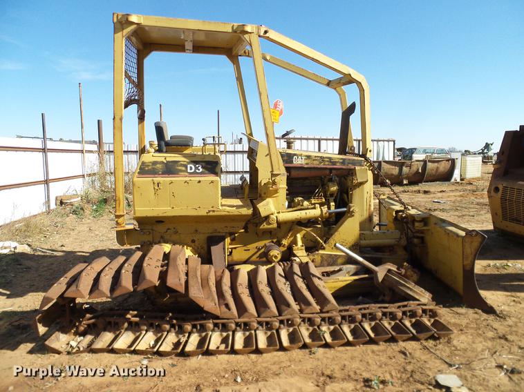 image for item DZ9758 Caterpillar D3 dozer