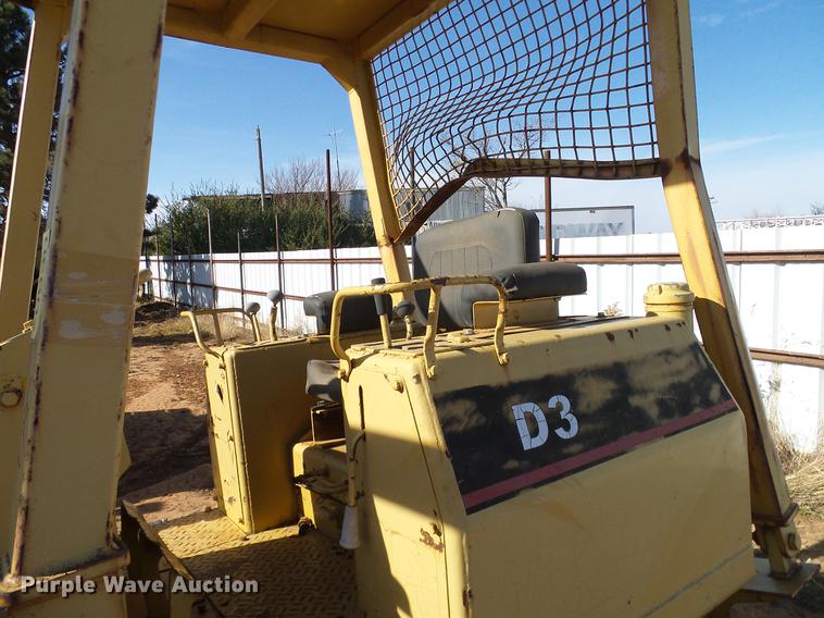 image for item DZ9758 Caterpillar D3 dozer
