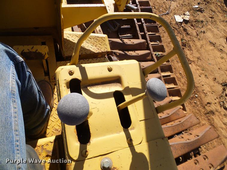 image for item DZ9758 Caterpillar D3 dozer