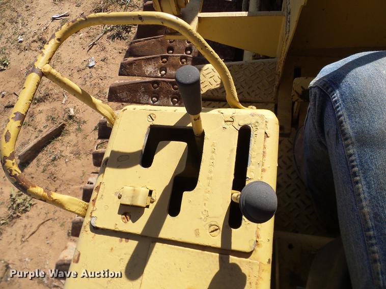 image for item DZ9758 Caterpillar D3 dozer