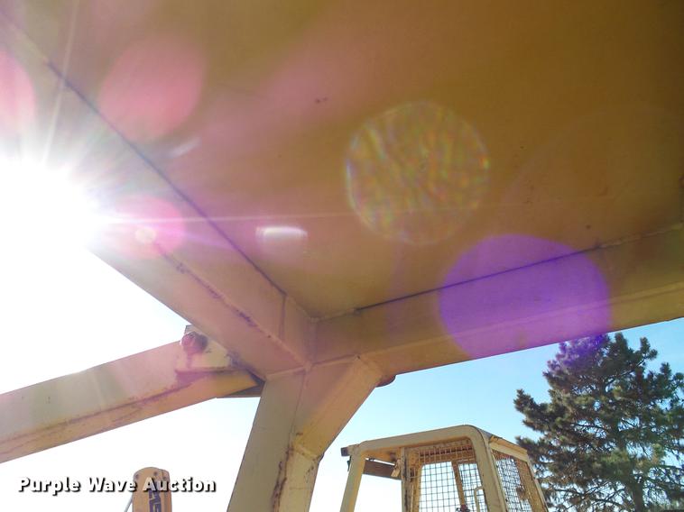 image for item DZ9758 Caterpillar D3 dozer