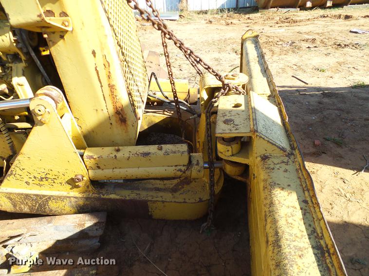 image for item DZ9758 Caterpillar D3 dozer