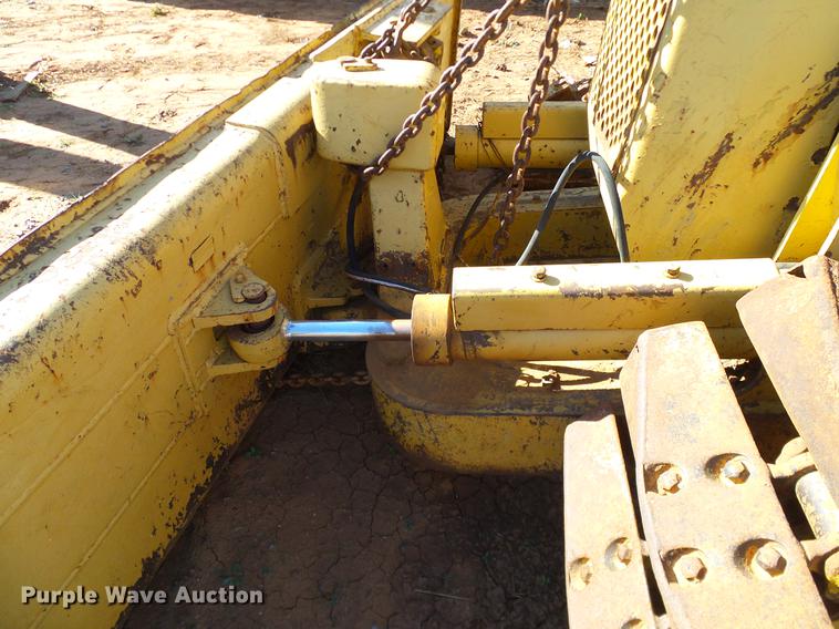 image for item DZ9758 Caterpillar D3 dozer