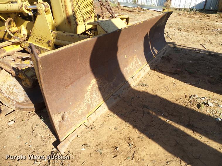 image for item DZ9758 Caterpillar D3 dozer