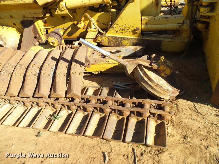 image for item DZ9758 Caterpillar D3 dozer