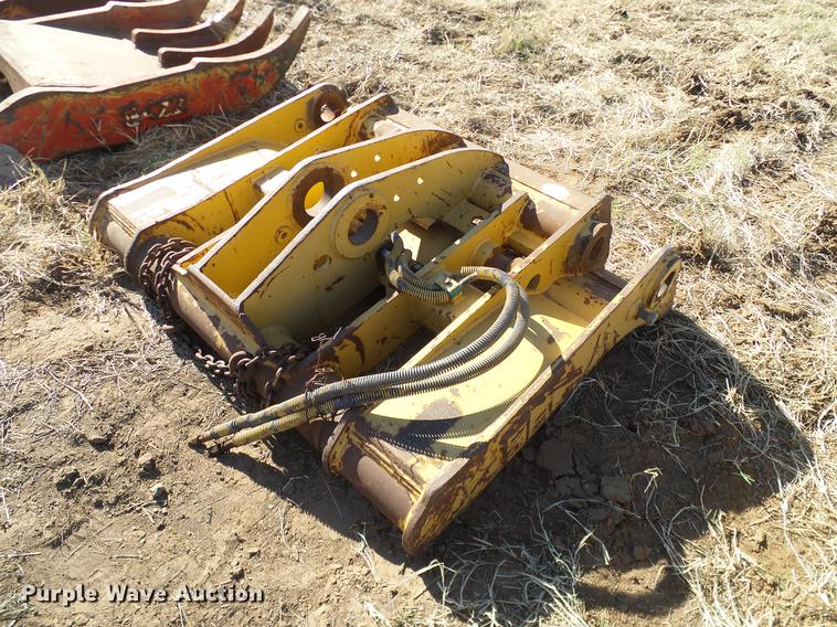 image for item EE9516 Caterpillar quick attach.