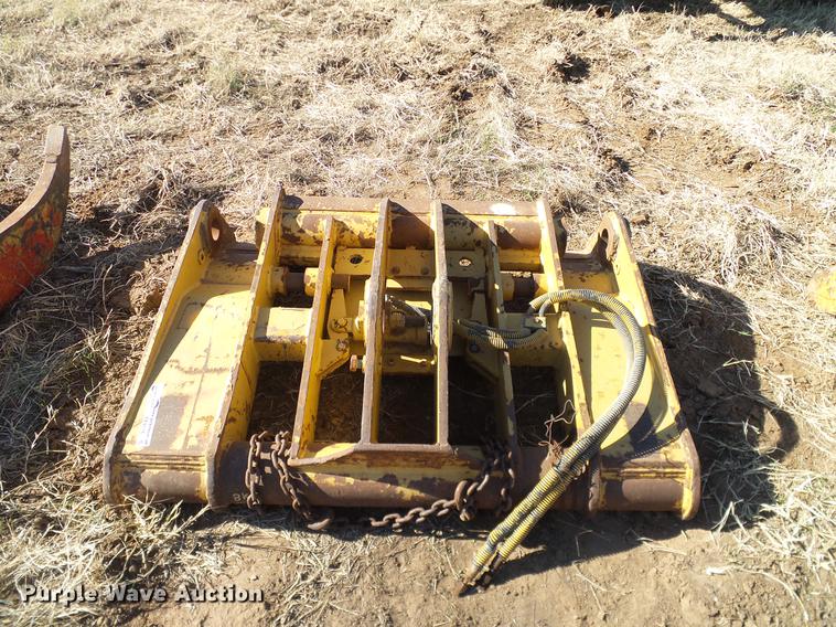 image for item EE9516 Caterpillar quick attach.