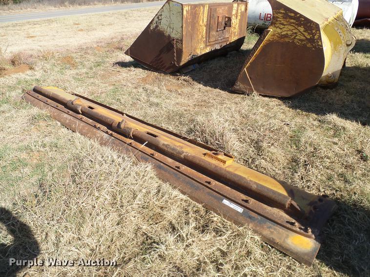 image for item EE9528 14'W motor grader moldboard