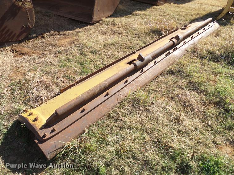 image for item EE9528 14'W motor grader moldboard