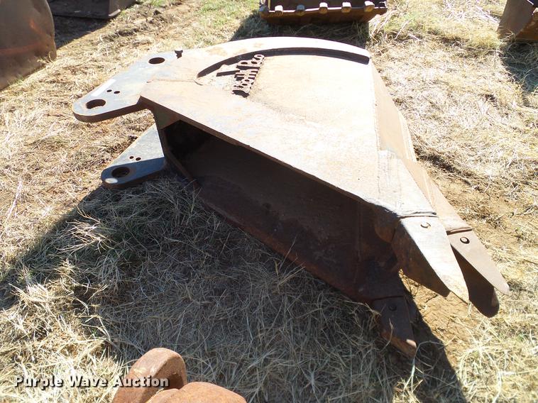 image for item EE9534 Tooth Pro 18"W excavator bucket