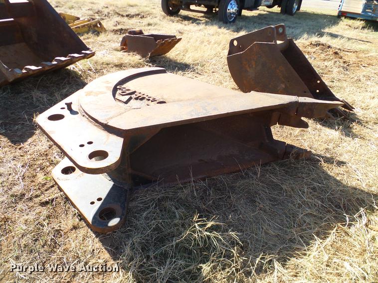 image for item EE9534 Tooth Pro 18"W excavator bucket