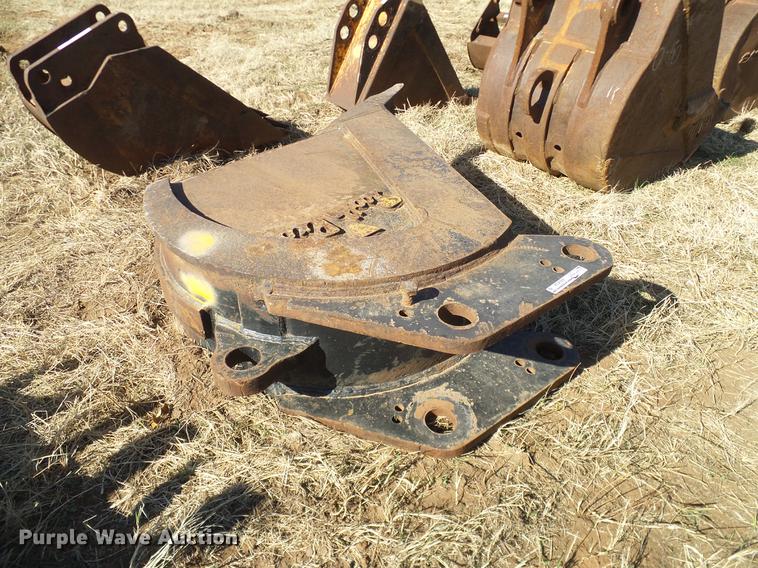 image for item EE9534 Tooth Pro 18"W excavator bucket